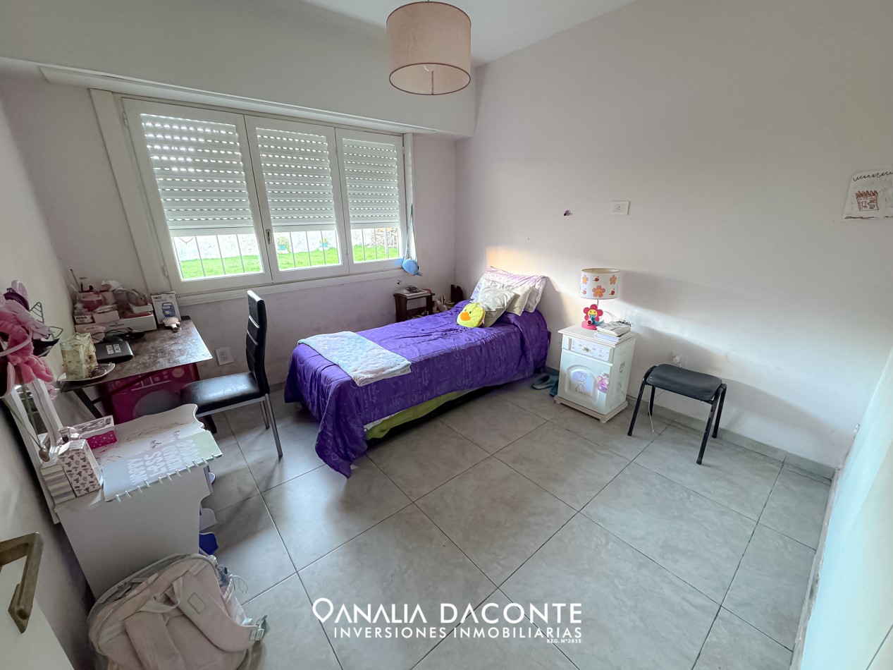 Chalet 4 amb con parque y garage en Villa Primera