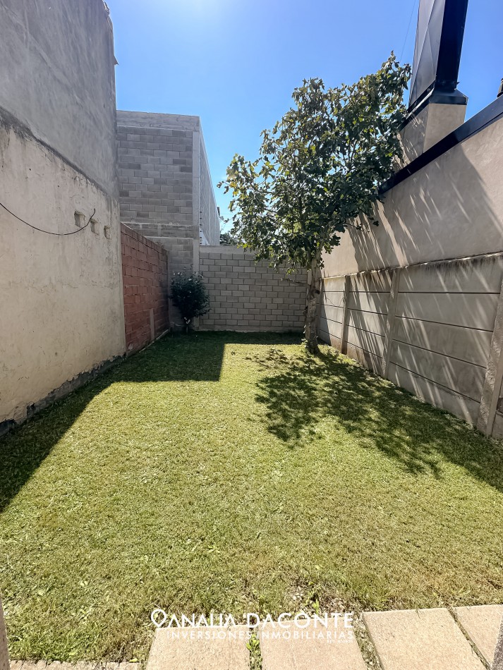 APTO CREDITO! Duplex 2 amb con jardin y cochera Barrio Lopez de Gomara 