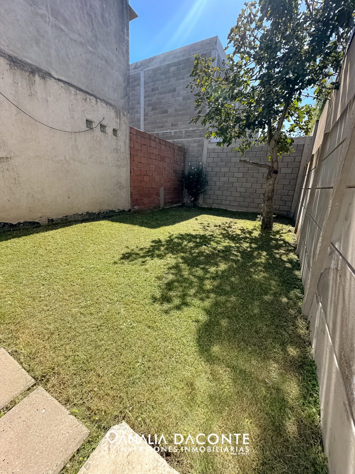 APTO CREDITO! Duplex 2 amb con jardin y cochera Barrio Lopez de Gomara 