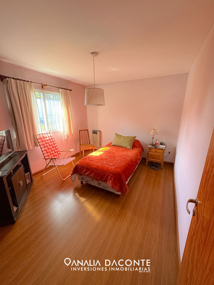 Chalet 4 amb con jardin en La Florida