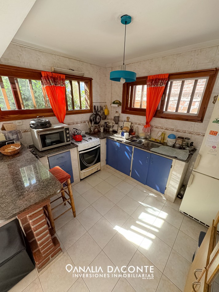 Chalet 4 amb con jardin en La Florida