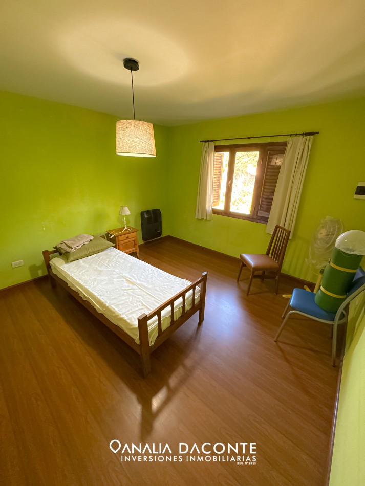 Chalet 4 amb con jardin en La Florida