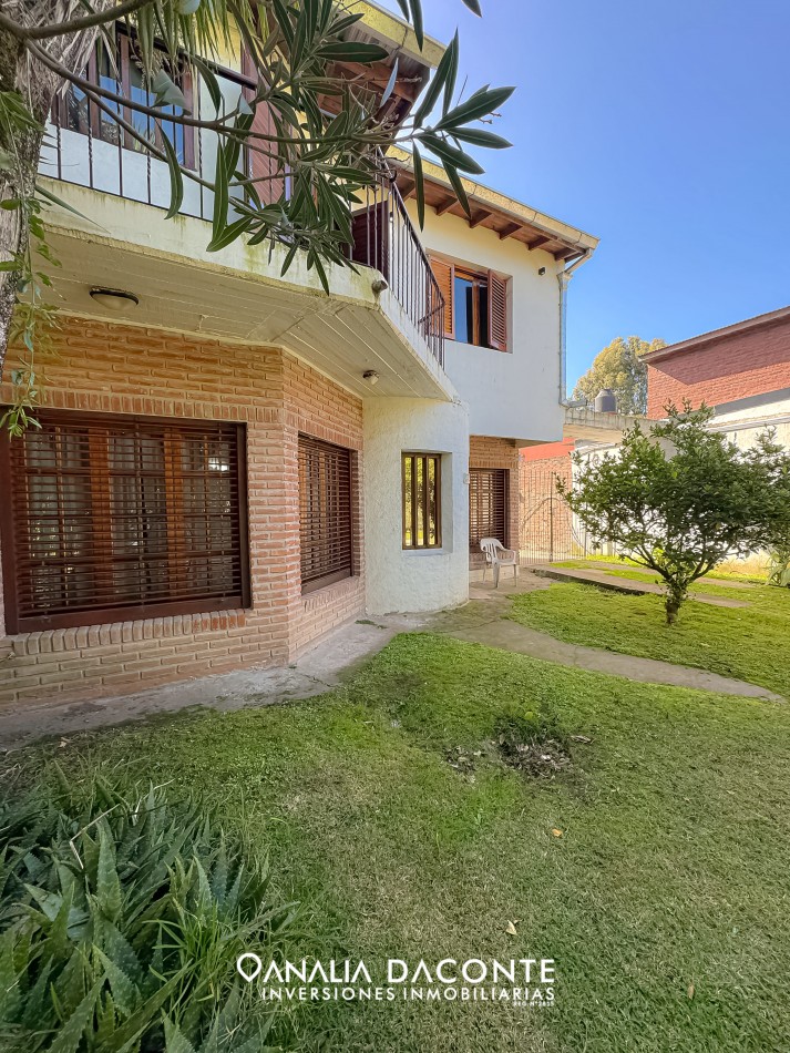 Chalet 4 amb con jardin en La Florida