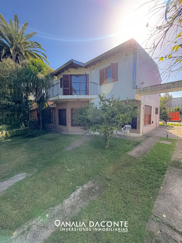 Chalet 4 amb con jardin en La Florida