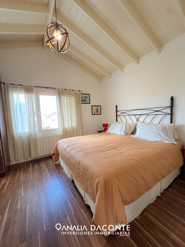 BAJO SU VALOR!! SAN GERONIMO EXCELENTE CHALET CUATRO AMBIENTES, QUINCHO, PARQUE Y PISCINA