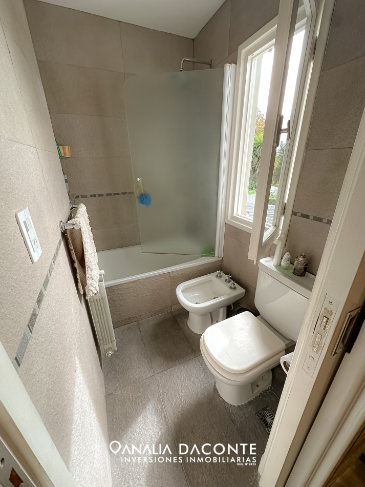 BAJO SU VALOR!! SAN GERONIMO EXCELENTE CHALET CUATRO AMBIENTES, QUINCHO, PARQUE Y PISCINA