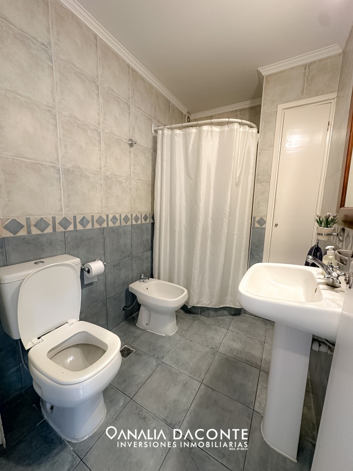 BAJO SU VALOR!! SAN GERONIMO EXCELENTE CHALET CUATRO AMBIENTES, QUINCHO, PARQUE Y PISCINA