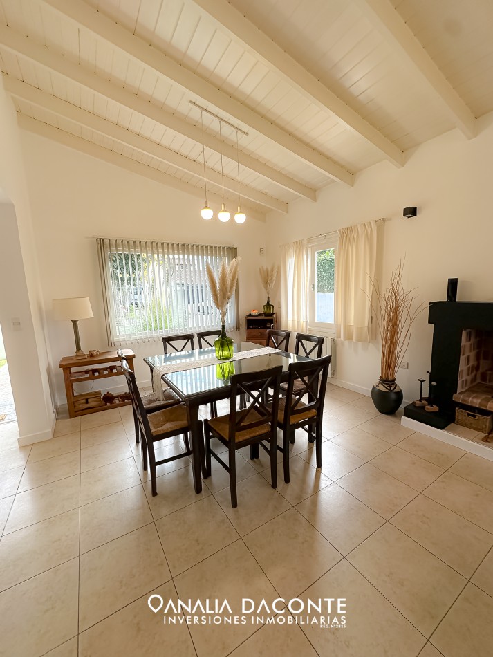 BAJO SU VALOR!! SAN GERONIMO EXCELENTE CHALET CUATRO AMBIENTES, QUINCHO, PARQUE Y PISCINA