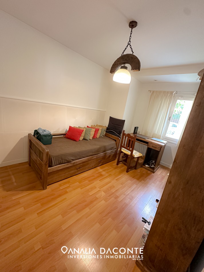 BAJO SU VALOR!! SAN GERONIMO EXCELENTE CHALET CUATRO AMBIENTES, QUINCHO, PARQUE Y PISCINA