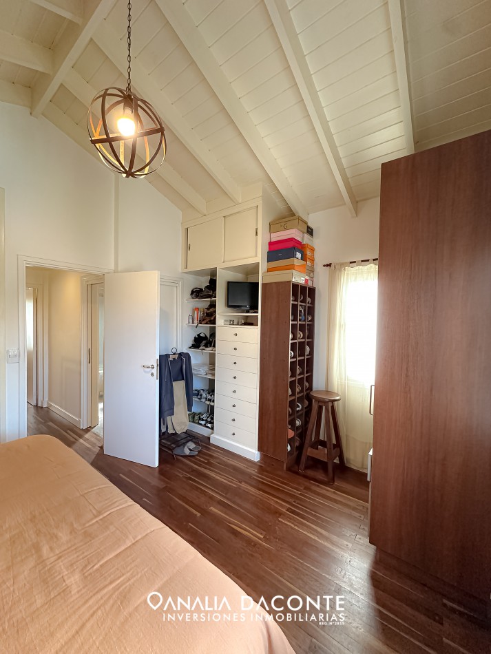 BAJO SU VALOR!! SAN GERONIMO EXCELENTE CHALET CUATRO AMBIENTES, QUINCHO, PARQUE Y PISCINA