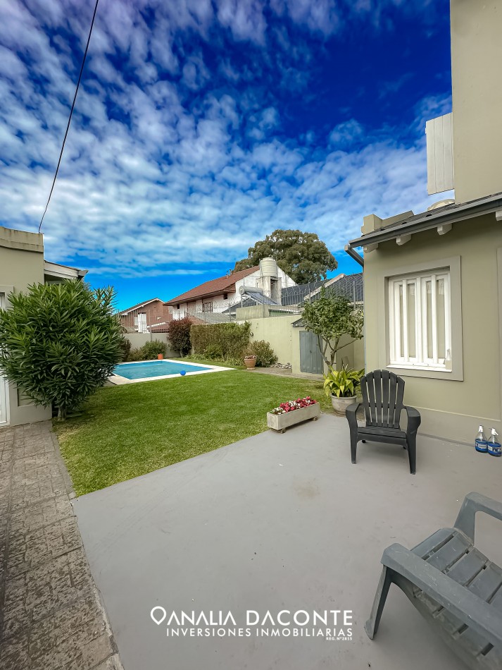 BAJO SU VALOR!! SAN GERONIMO EXCELENTE CHALET CUATRO AMBIENTES, QUINCHO, PARQUE Y PISCINA