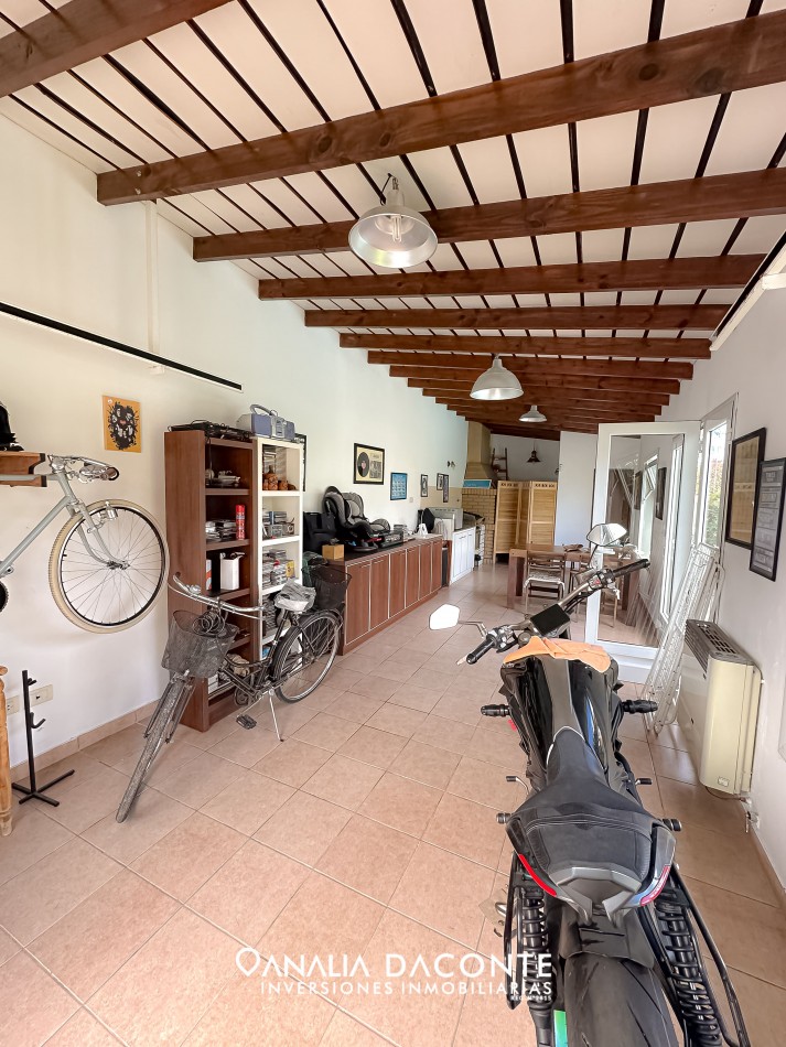 BAJO SU VALOR!! SAN GERONIMO EXCELENTE CHALET CUATRO AMBIENTES, QUINCHO, PARQUE Y PISCINA