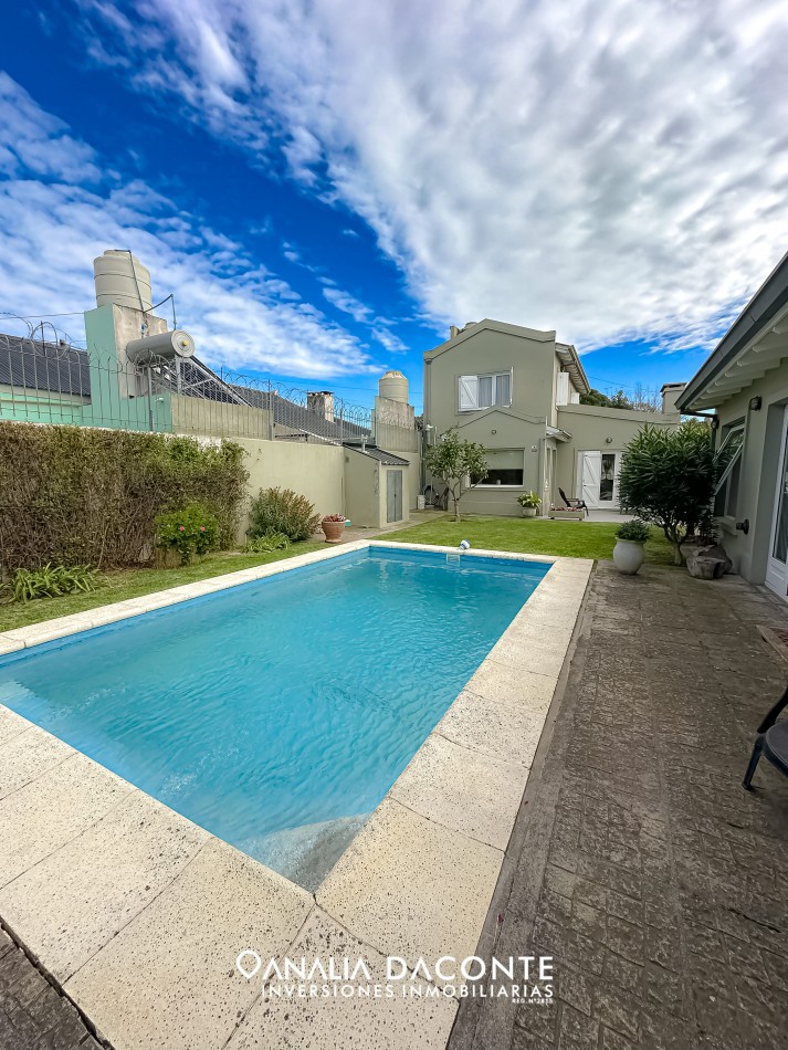 BAJO SU VALOR!! SAN GERONIMO EXCELENTE CHALET CUATRO AMBIENTES, QUINCHO, PARQUE Y PISCINA
