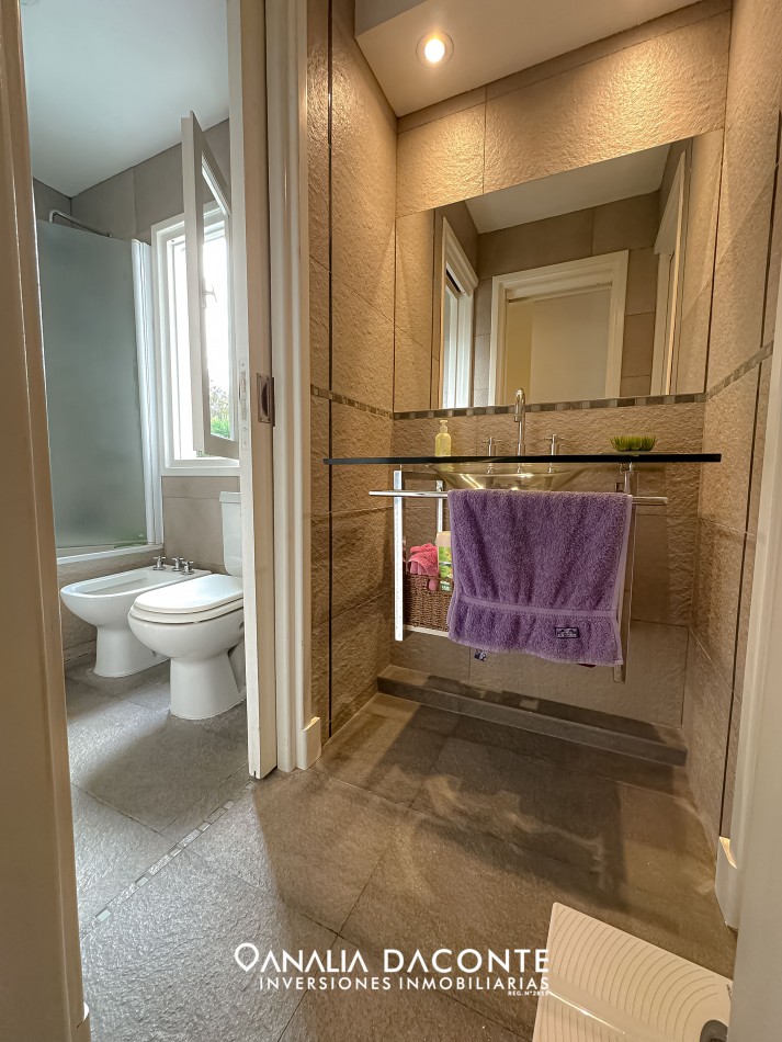 BAJO SU VALOR!! SAN GERONIMO EXCELENTE CHALET CUATRO AMBIENTES, QUINCHO, PARQUE Y PISCINA