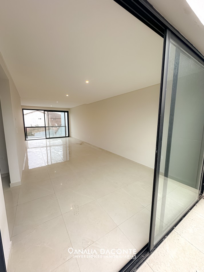 Duplex 3 amb moderno con jardin en Villa Primera