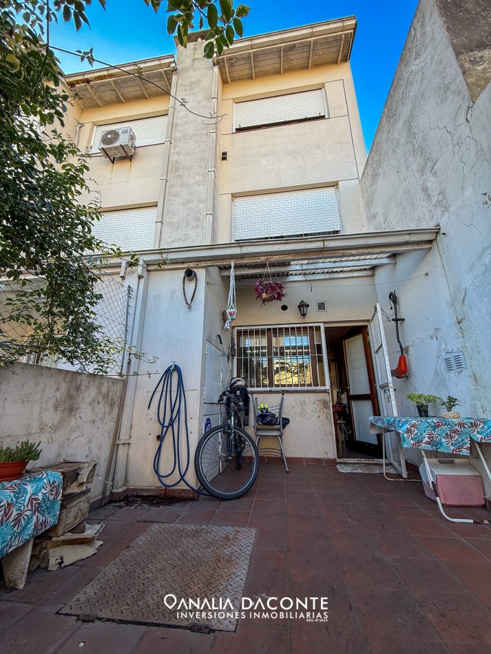 Duplex 5 amb con jardin y cochera en Villa Primera