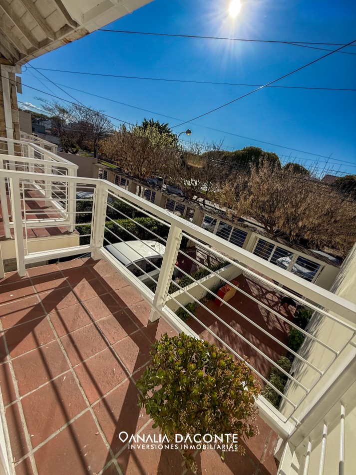 Duplex 5 amb con jardin y cochera en Villa Primera