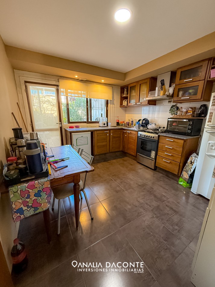 Duplex 5 amb con jardin y cochera en Villa Primera