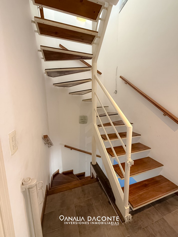 Duplex 5 amb con jardin y cochera en Villa Primera