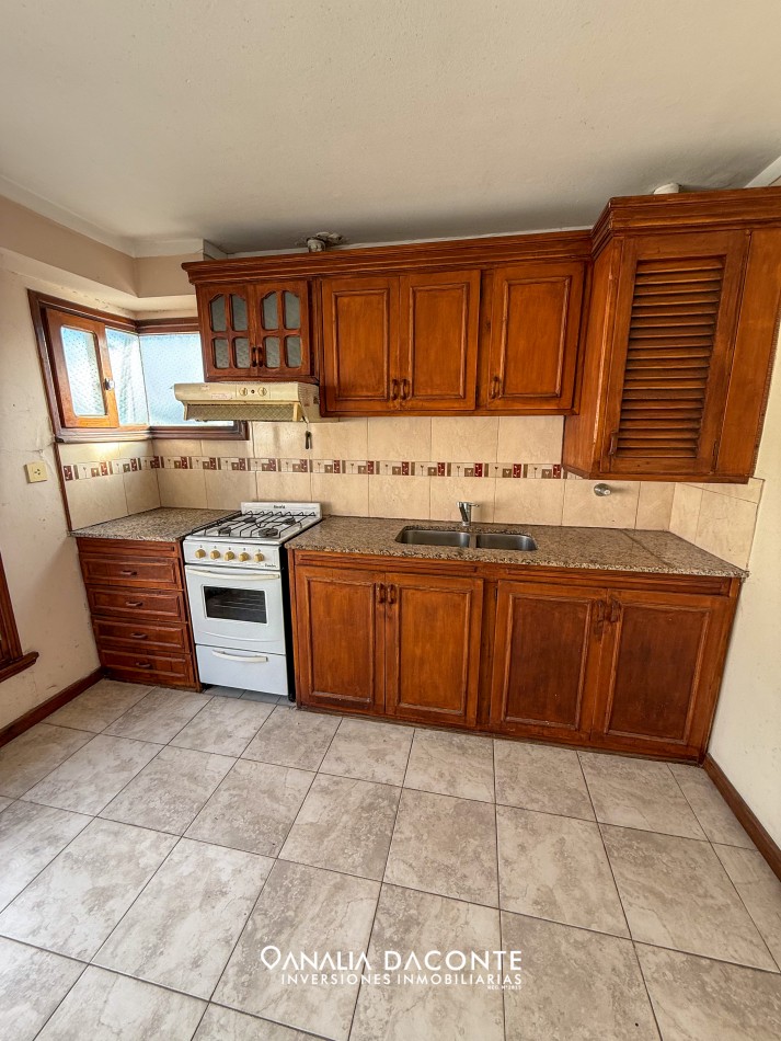 RESERVADO!! Depto 3 amb con patio Lopez de Gomara