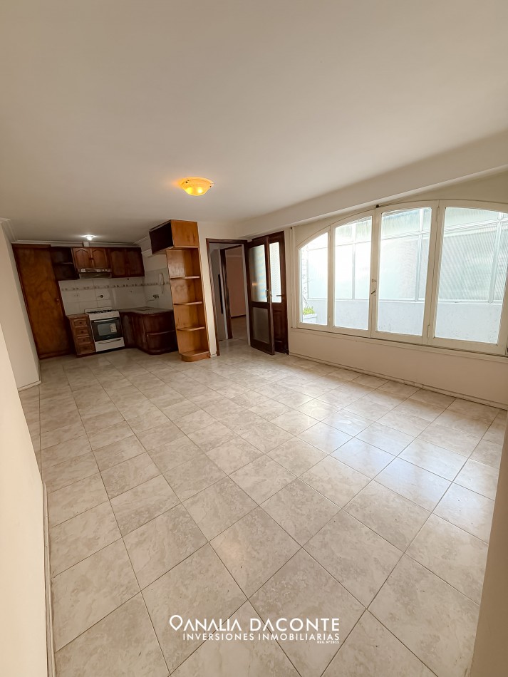 Depto 3 amb con balcon terraza y patio. Lopez de Gomara