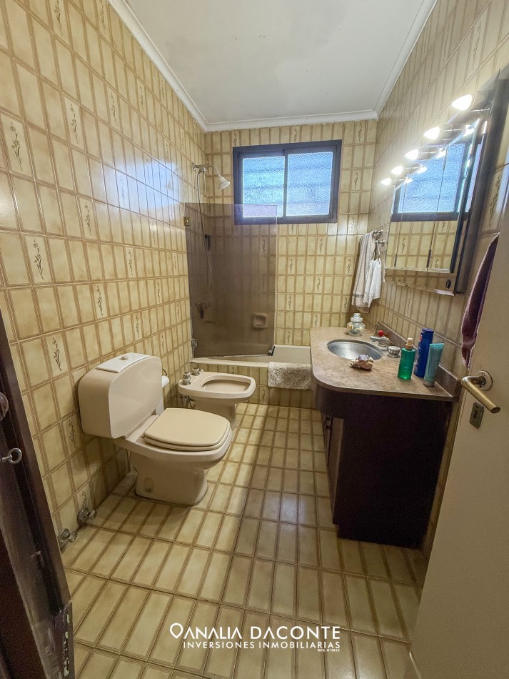 RESERVADA!!Gran chalet 8 amb en block en Constitucion