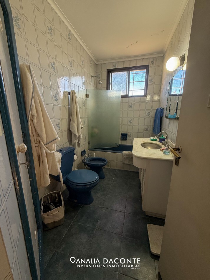 RESERVADA!!Gran chalet 8 amb en block en Constitucion