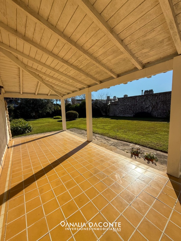 RESERVADA!!Gran chalet 8 amb en block en Constitucion