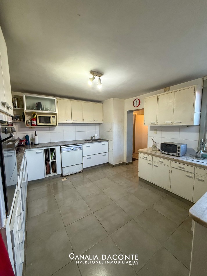 RESERVADA!!Gran chalet 8 amb en block en Constitucion