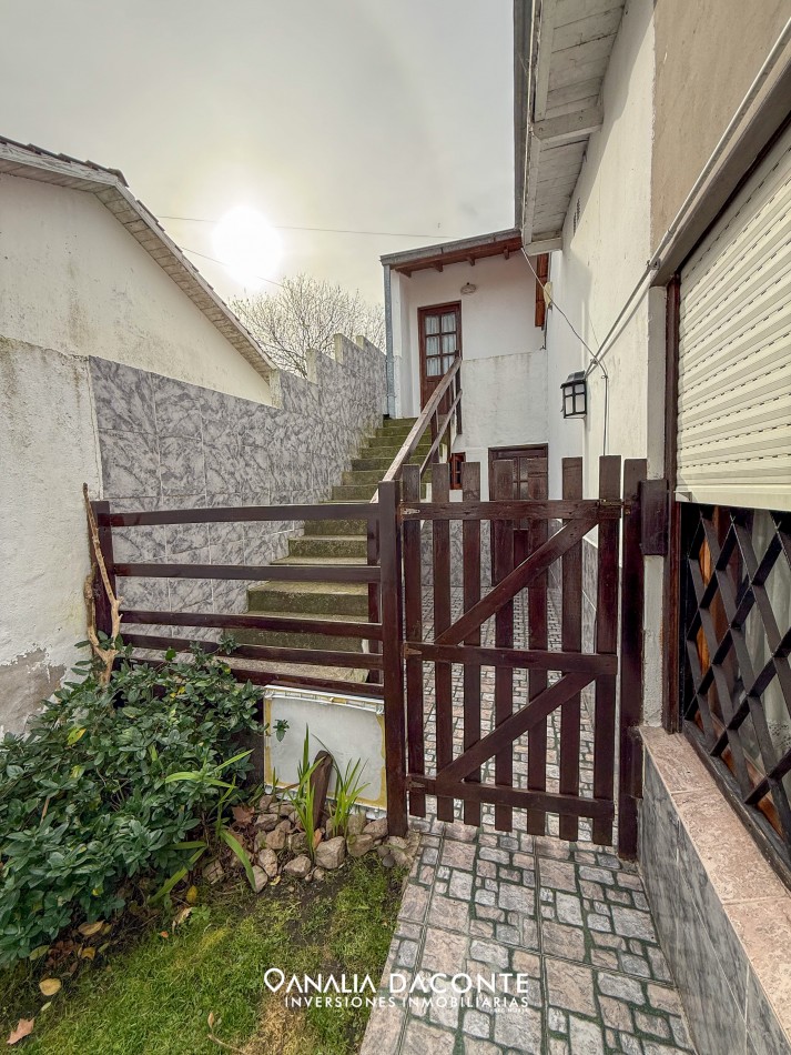 Chalet 3 amb con jardin y dos deptos en Constitucion