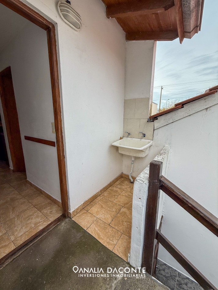 Chalet 3 amb con jardin y dos deptos en Constitucion