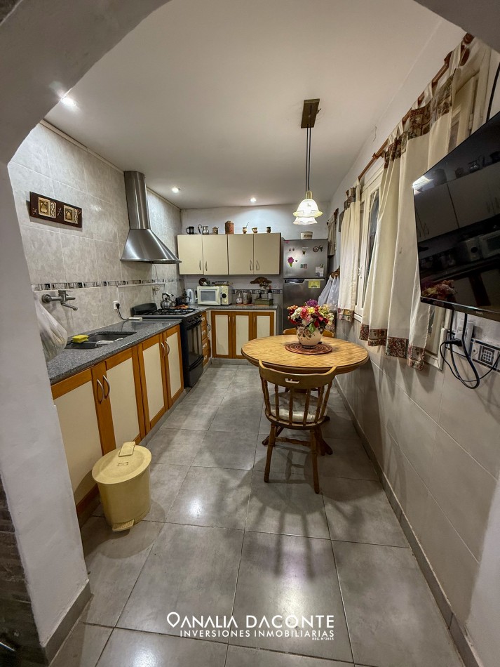 Chalet 3 amb con jardin y dos deptos en Constitucion