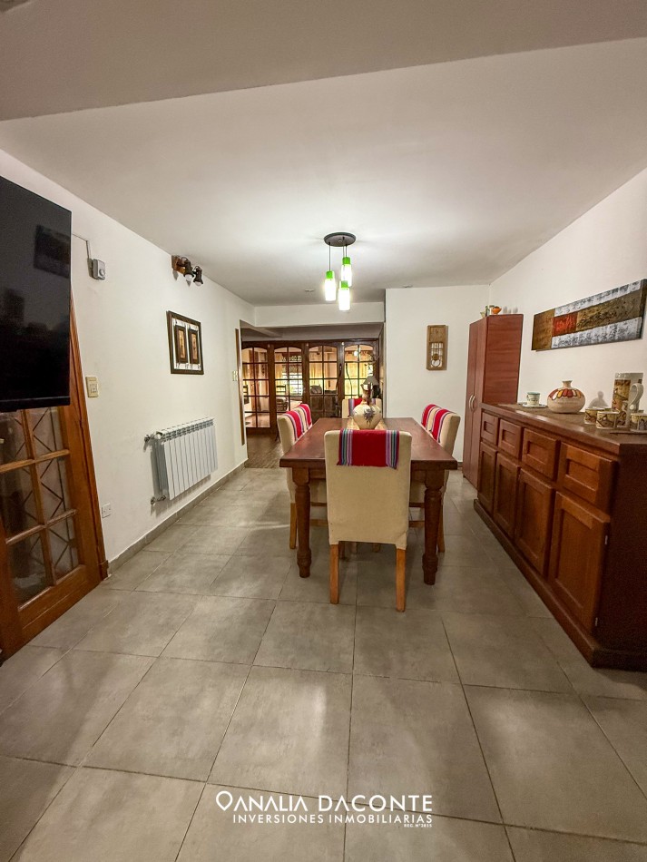 Chalet 3 amb con jardin y dos deptos en Constitucion