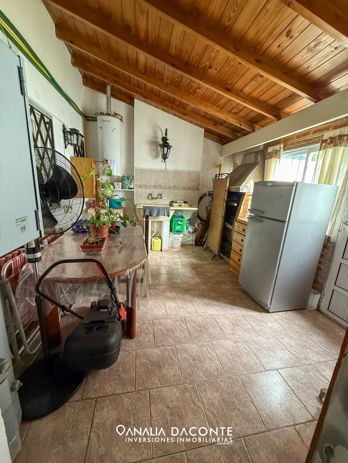 Chalet 3 amb con jardin y dos deptos en Constitucion