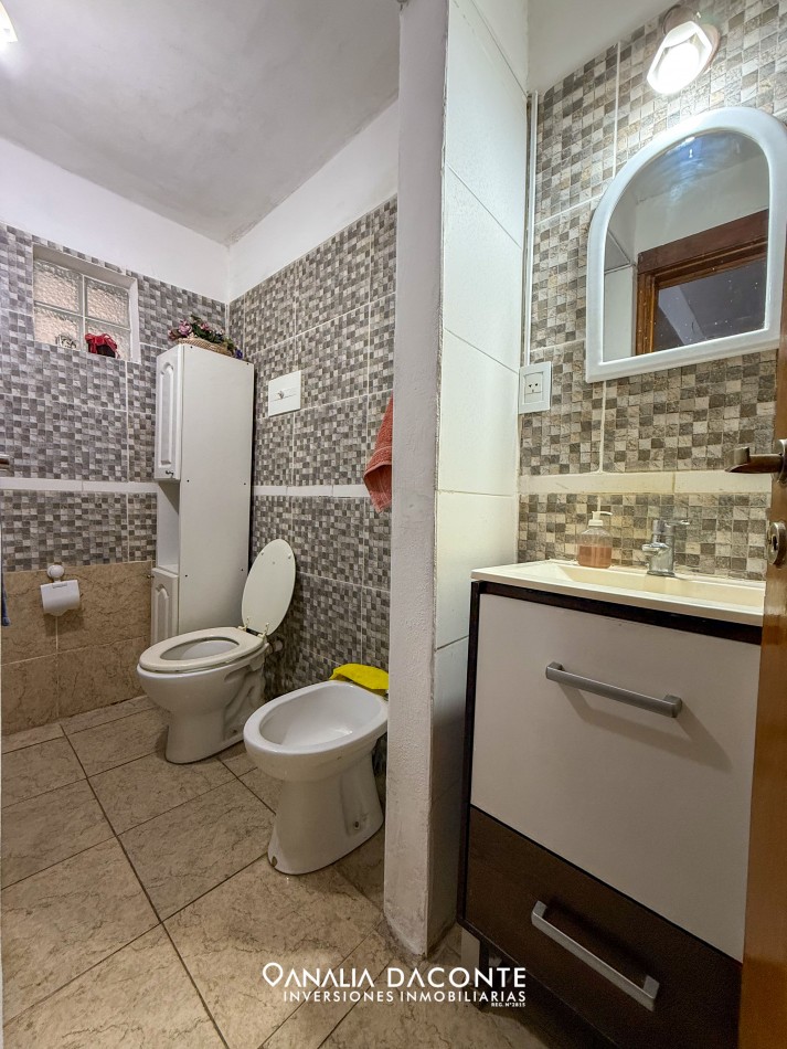 Chalet 3 amb con jardin y dos deptos en Constitucion