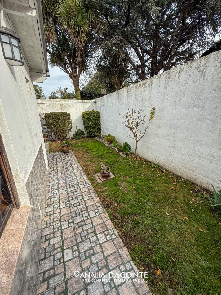 Chalet 3 amb con jardin y dos deptos en Constitucion