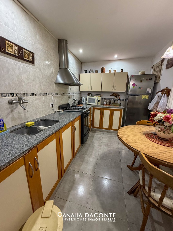 Chalet 3 amb con jardin y dos deptos en Constitucion