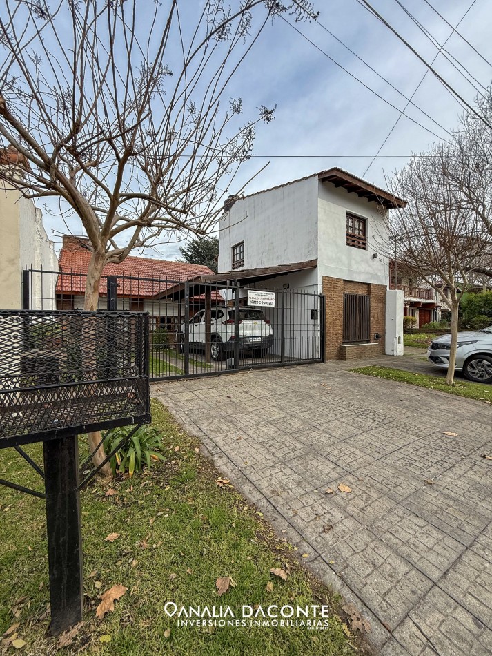 Chalet 3 amb con jardin y dos deptos en Constitucion