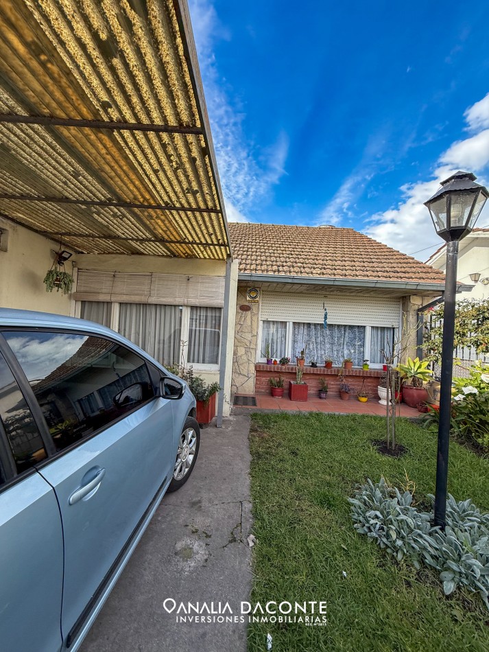 Chalet 3 amb con jardin, depto 2 amb y local a la calle Villa Primera