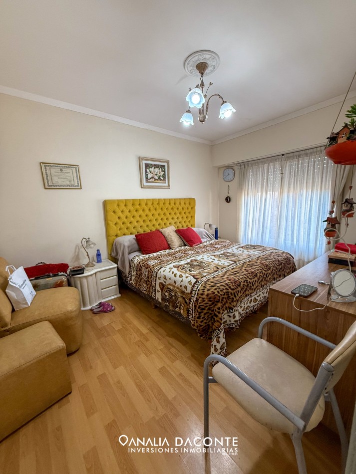 Chalet 3 amb con jardin, depto 2 amb y local a la calle Villa Primera