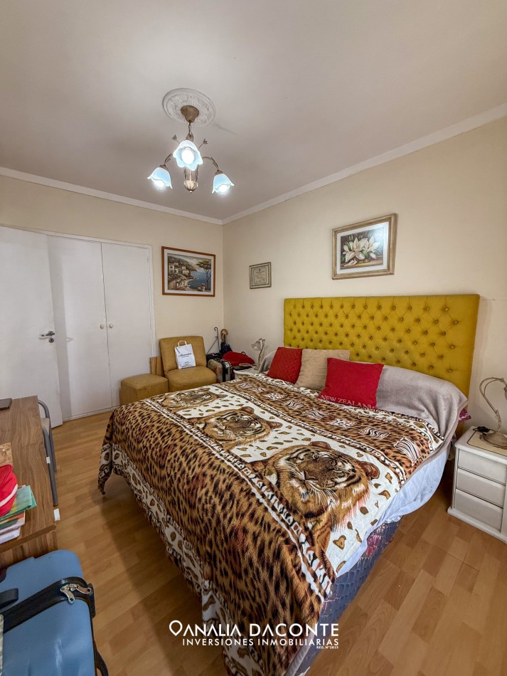 Chalet 3 amb con jardin, depto 2 amb y local a la calle Villa Primera