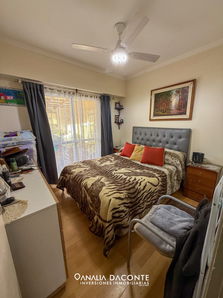 Chalet 3 amb con jardin, depto 2 amb y local a la calle Villa Primera