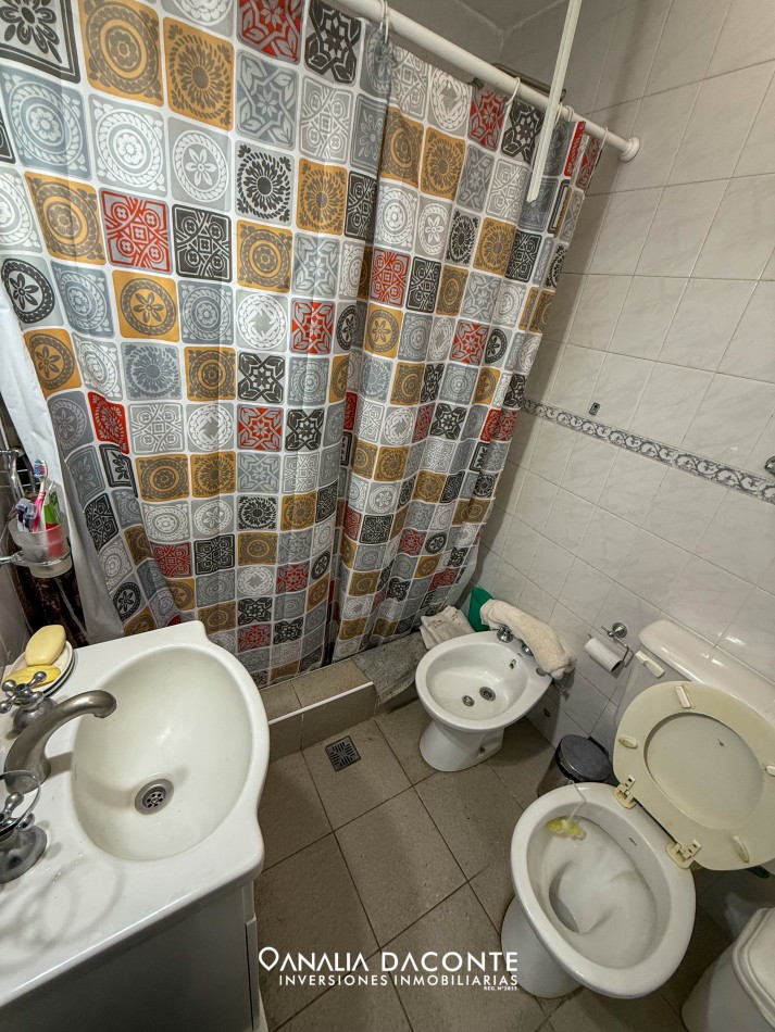 Chalet 3 amb con jardin, depto 2 amb y local a la calle Villa Primera