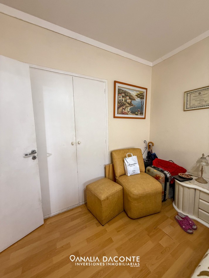 Chalet 3 amb con jardin, depto 2 amb y local a la calle Villa Primera