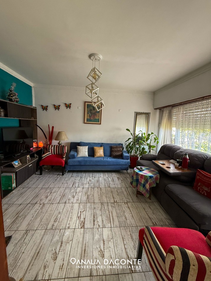 Chalet 3 amb con jardin, depto 2 amb y local a la calle Villa Primera