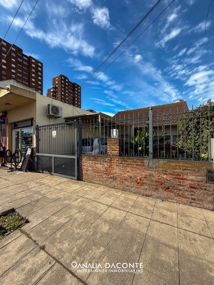 Chalet 3 amb con jardin, depto 2 amb y local a la calle Villa Primera