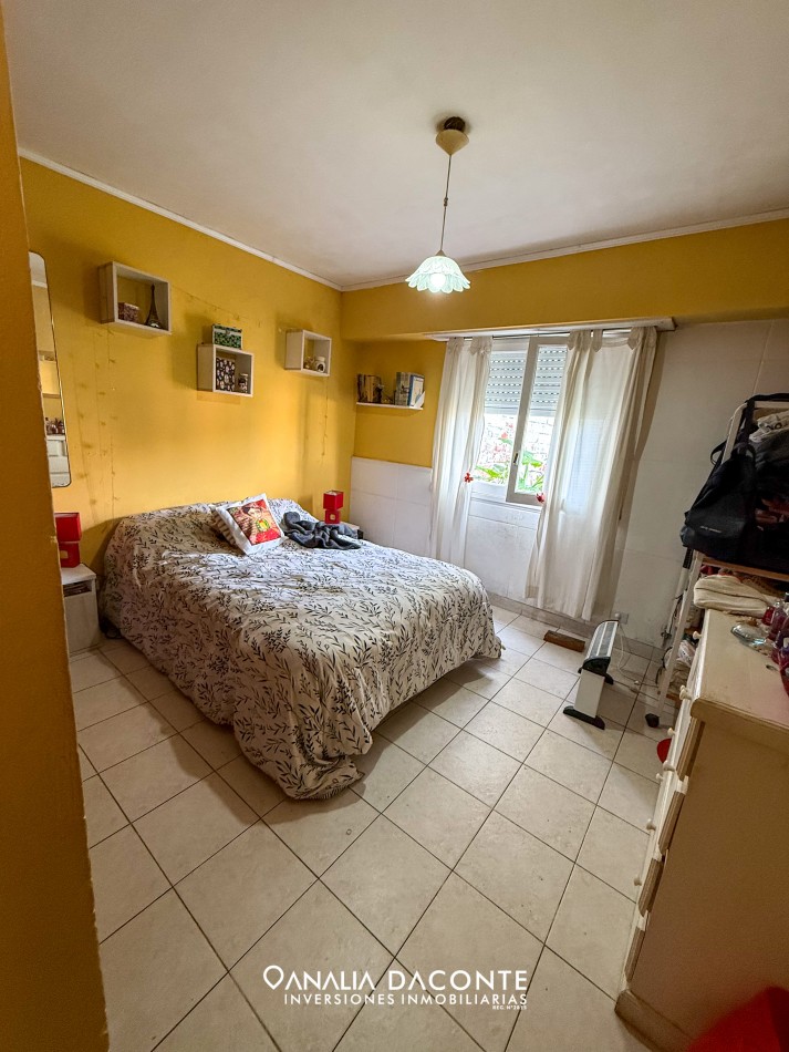 Chalet 3 amb con jardin, depto 2 amb y local a la calle Villa Primera