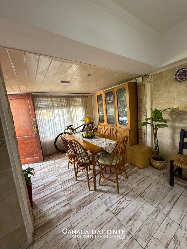 Chalet 3 amb con jardin, depto 2 amb y local a la calle Villa Primera