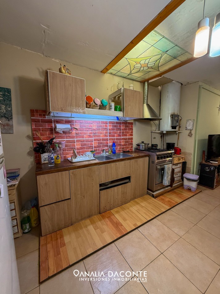 Chalet 3 amb con jardin, depto 2 amb y local a la calle Villa Primera