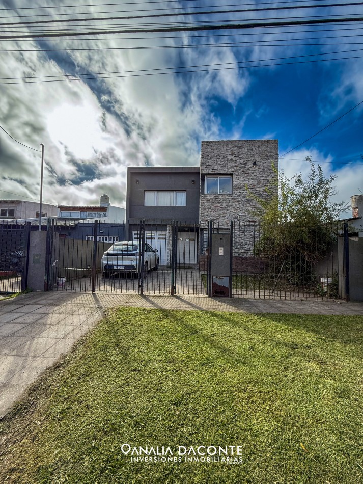 Chalet 4 amb moderno con garage y parque con piscina en Los Pinares